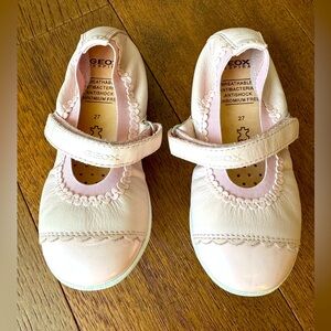 Gently used Geox ballerina flats for little girls. Size 10US/27EU